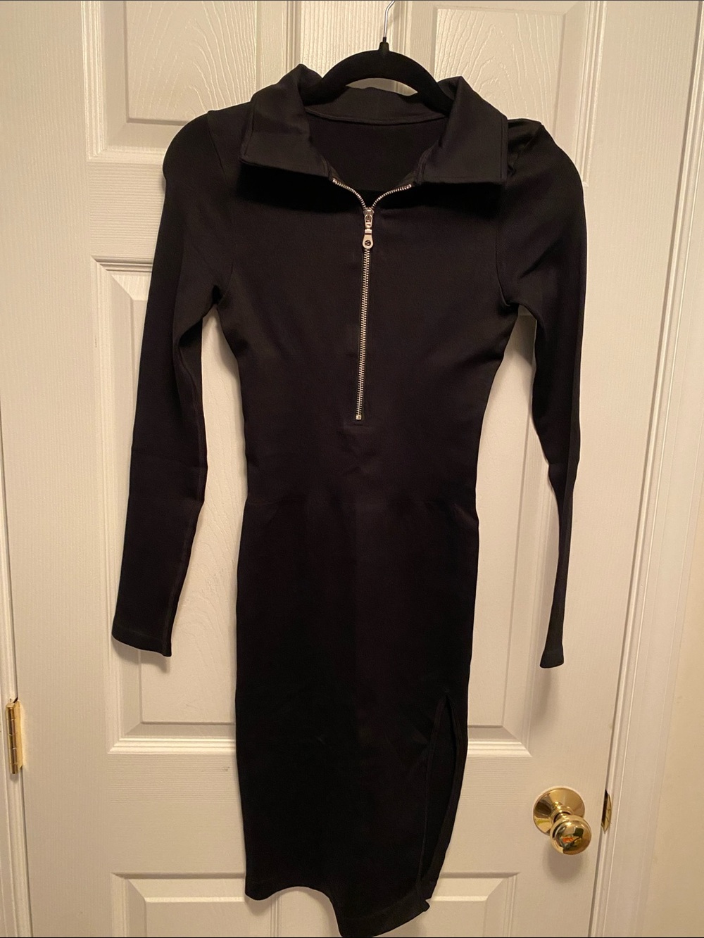 OQQ Long-Sleeve Black Zip-Front Bodycon Dress…size M